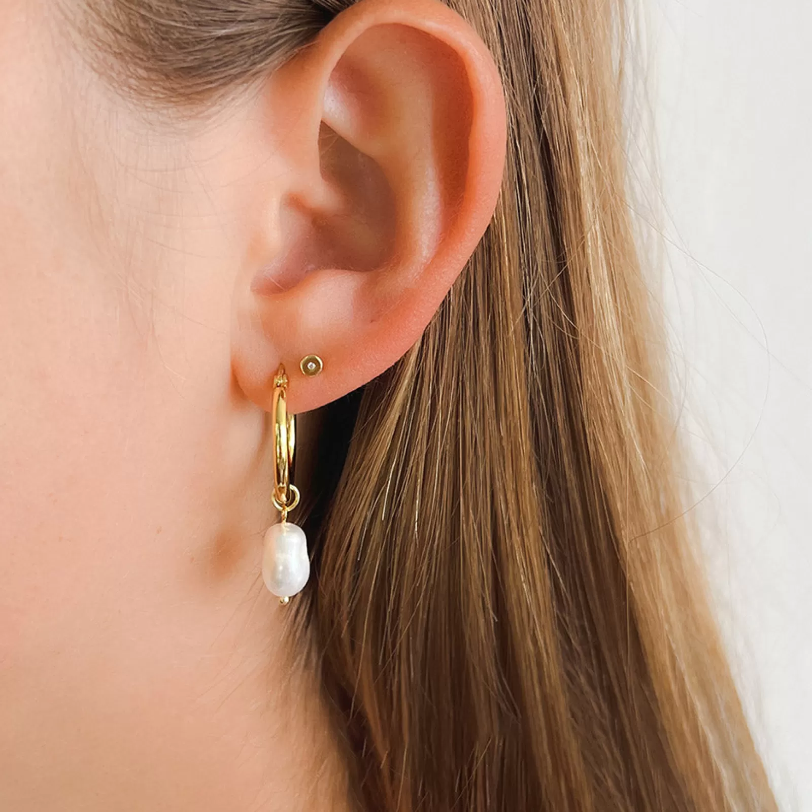 Arms Of Eve Pearl | Augusta Gold Hoop & Freshwater Pearl Earrings